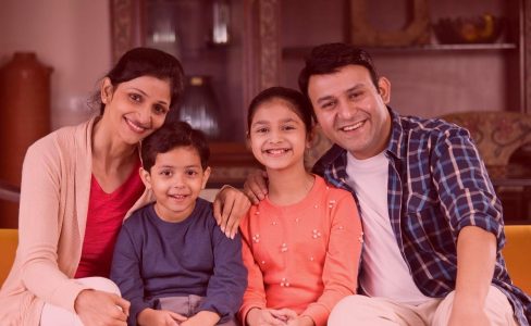 Shiftraa team member providing professional unpacking services in Mumbai Shiftraa team member providing professional unpacking services in Mumbai